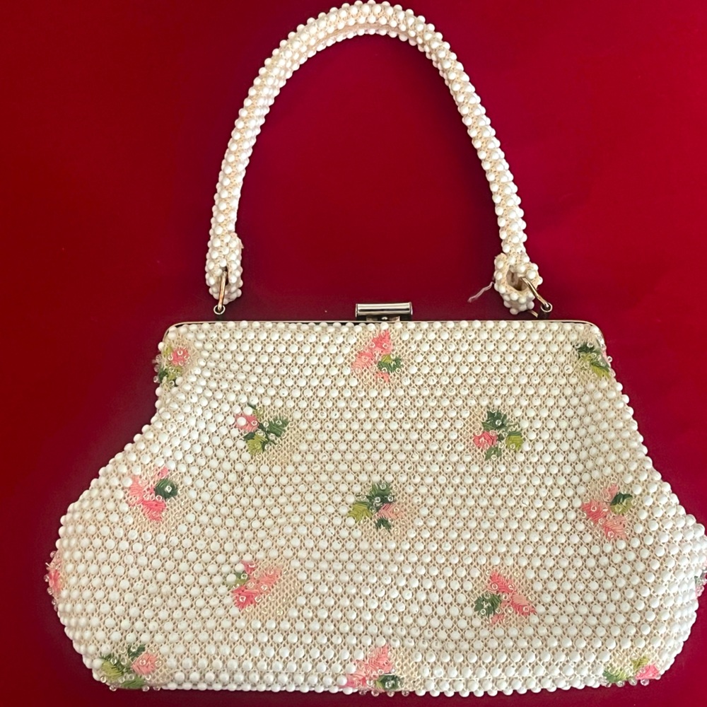 Vintage Lumured Cordè Bead Handbag